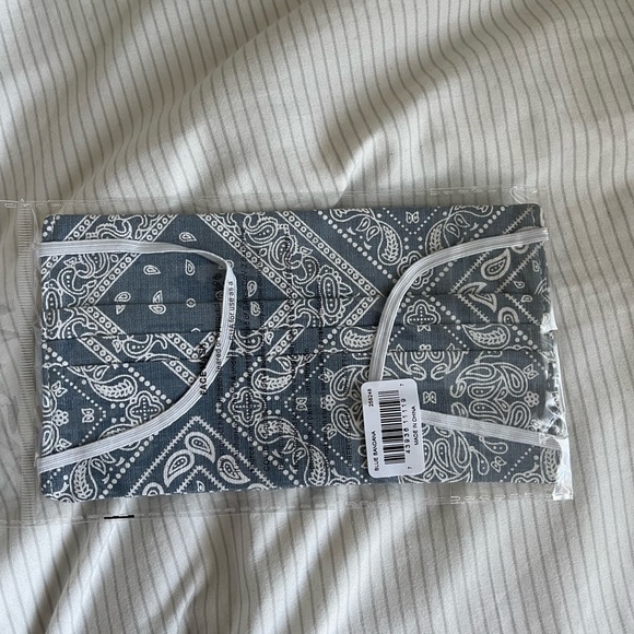 Face mask - Picture 11 of 11